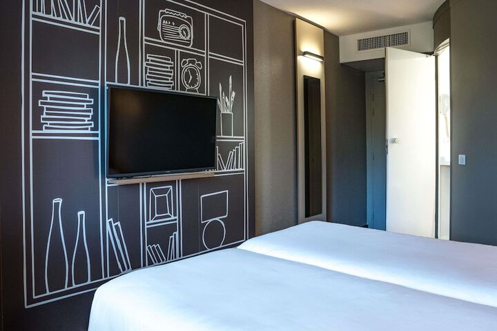 Room 16 of 77