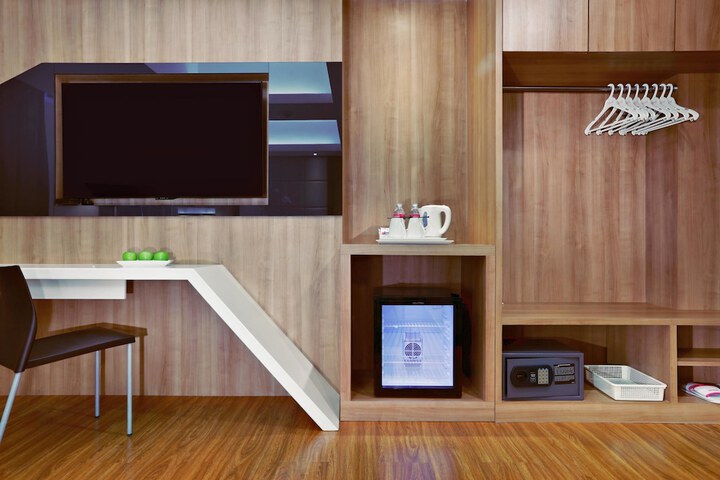 Room 9 of 25