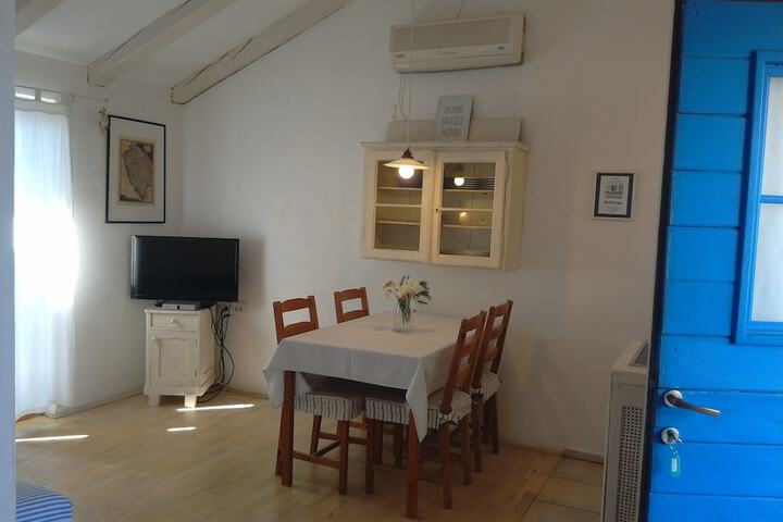 Room 52 of 91
