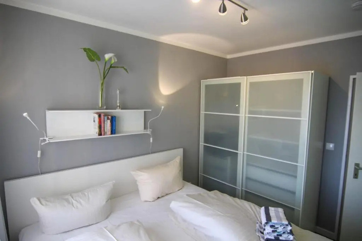 Room 2 of 9