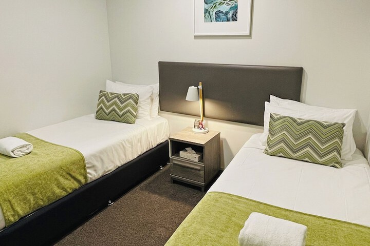 Room 11 of 37