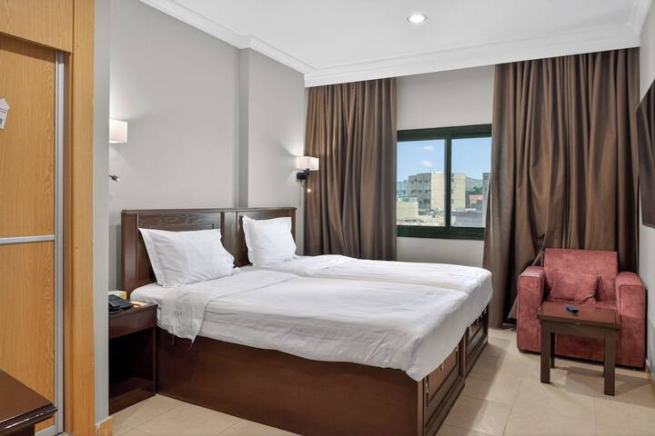 Room 3 of 8