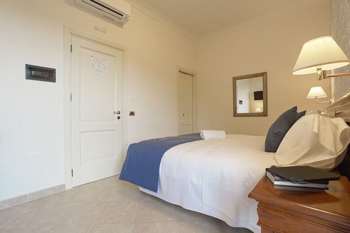 Room 12 of 78
