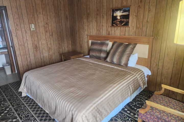 Room 8 of 19