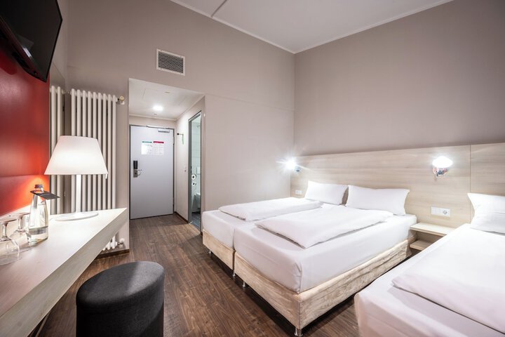 Room 12 of 93