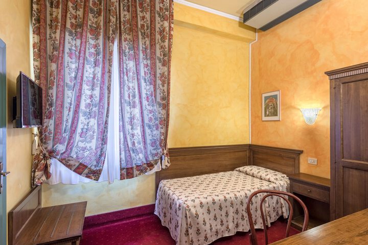 Room 19 of 48