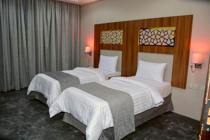 Room 4 of 7