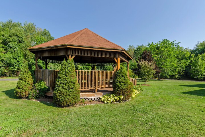 Property Grounds 25 of 28