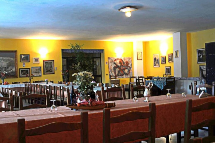 Dining 16 of 20