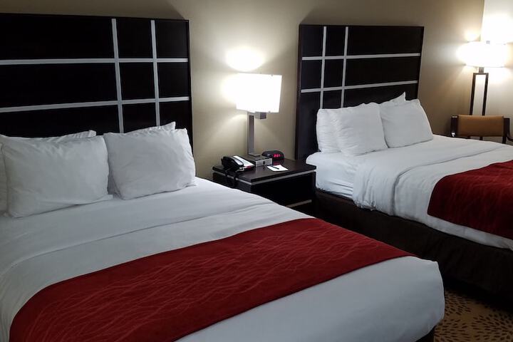 2 Queen Beds (8 of 9)