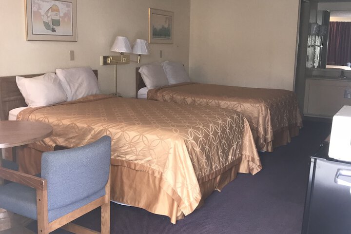 2 Double Beds (12 of 17)