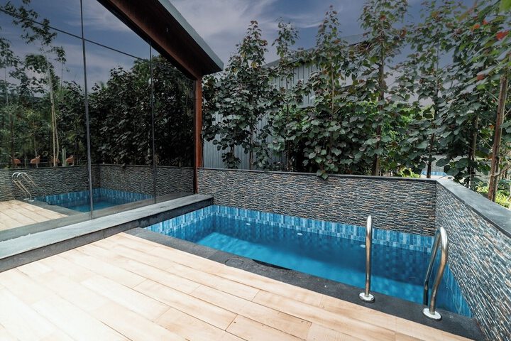 Pool 37 of 60