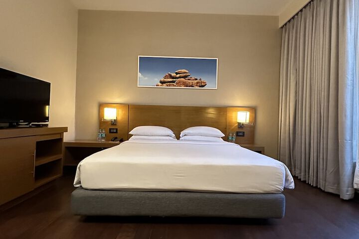Room 16 of 100