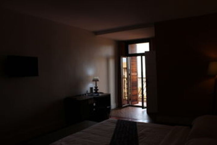 Room 25 of 40