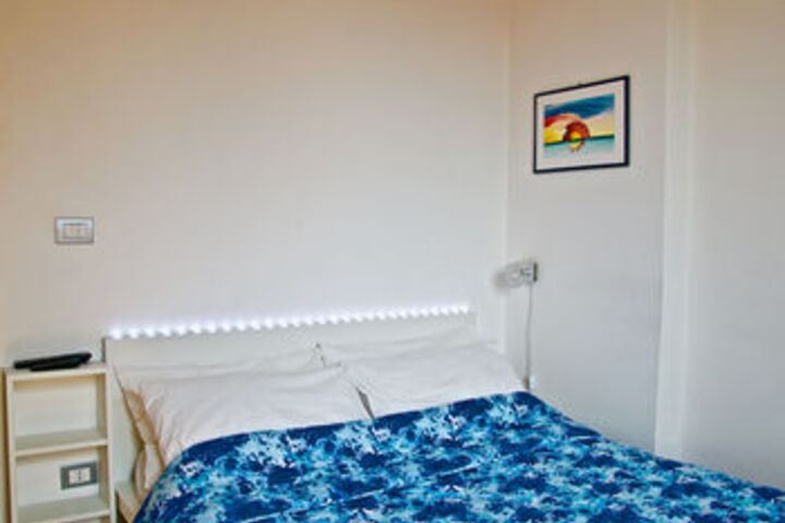Room 32 of 51