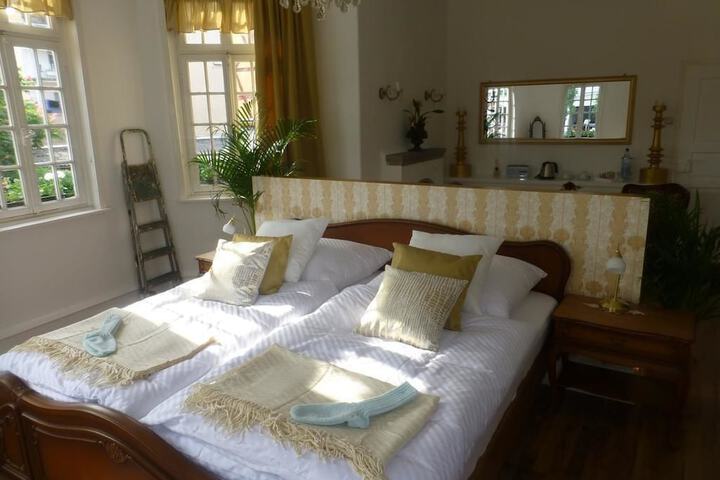 Room 2 of 12