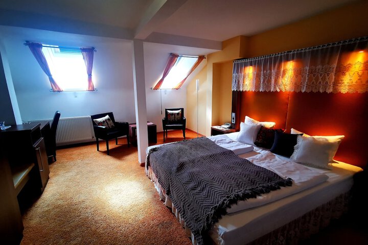 Room 2 of 34