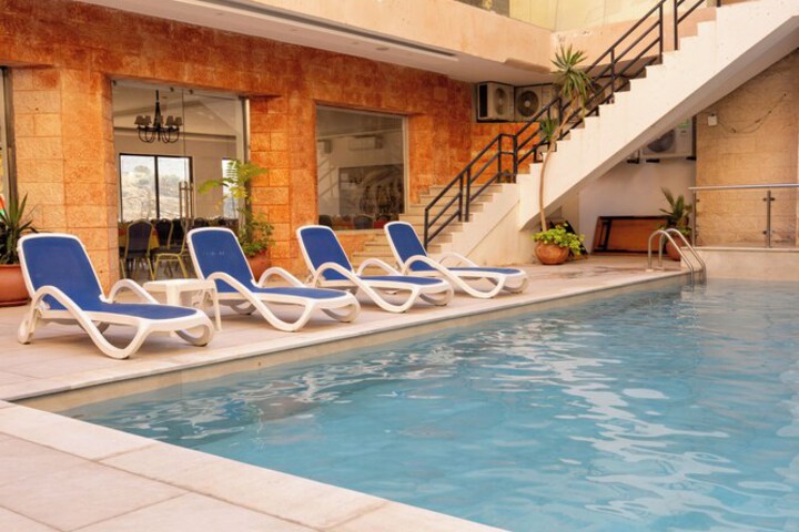 Pool 24 of 42