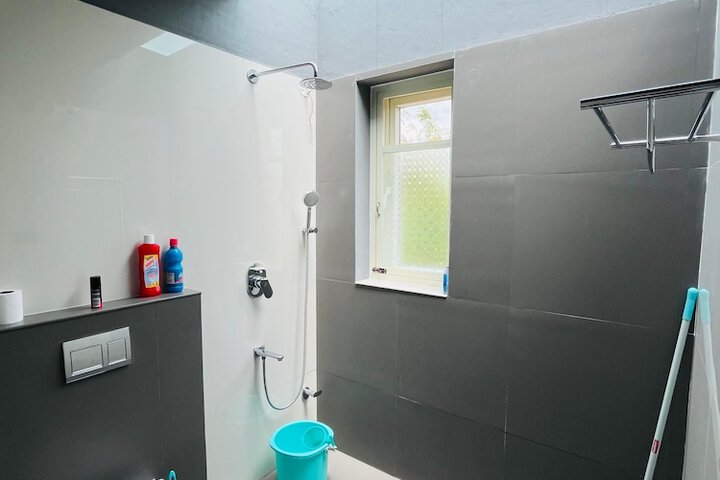 Room 4 of 11