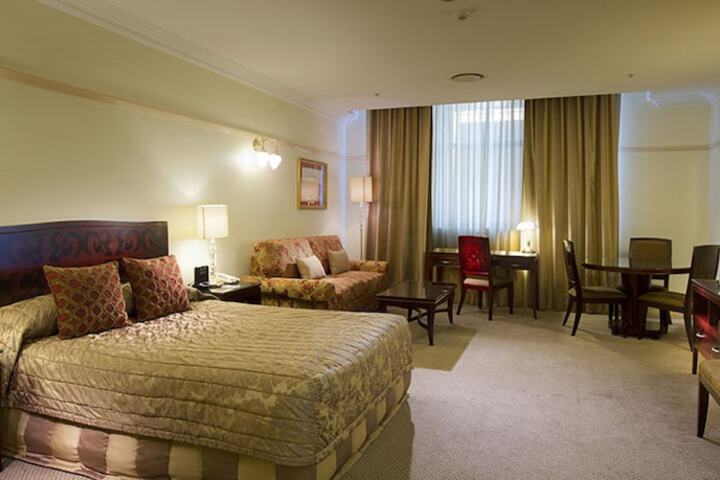 Room 10 of 105