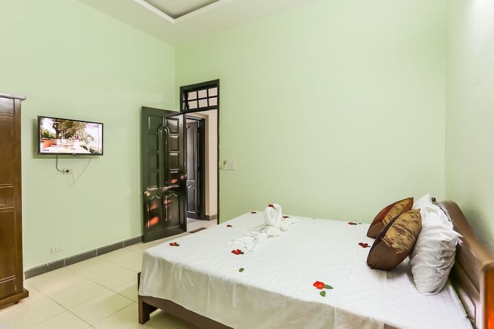 Room 3 of 40