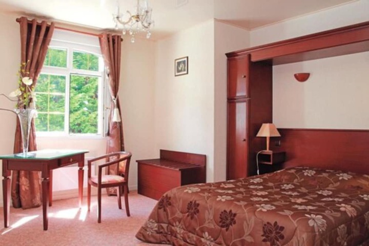 Room 13 of 38