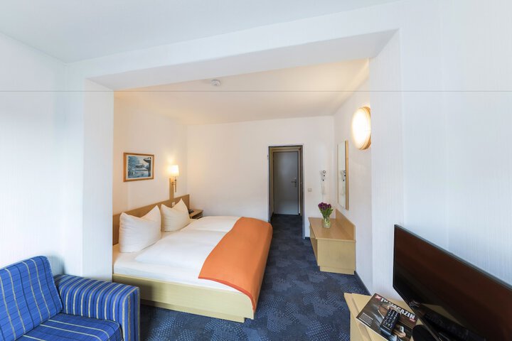 Room 8 of 36