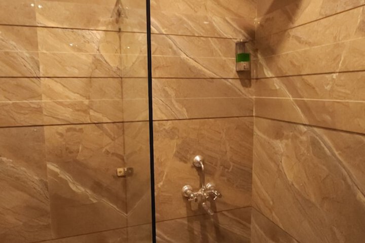 Room 20 of 28