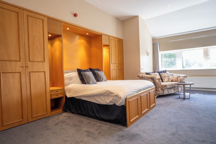 Room 5 of 77