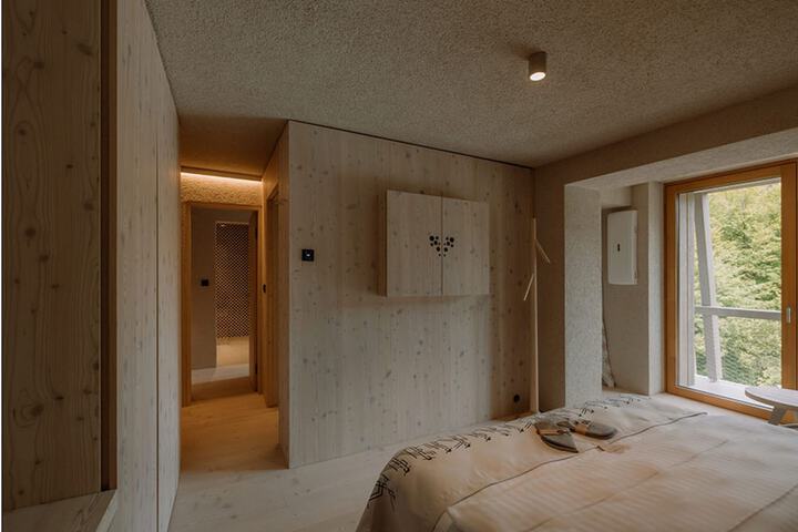 Room 11 of 85