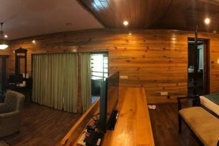 Room 27 of 76