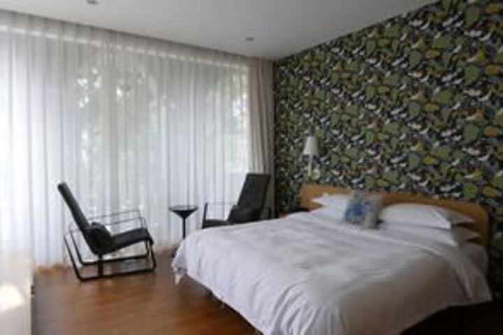 Room 14 of 19
