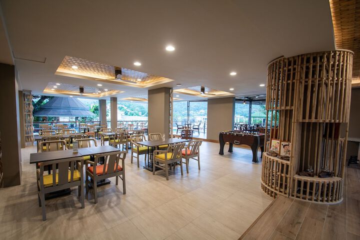 Dining 68 of 91