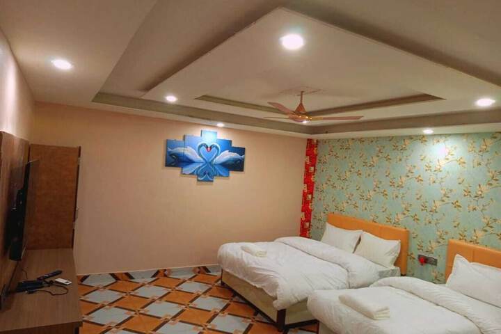 Room 9 of 38