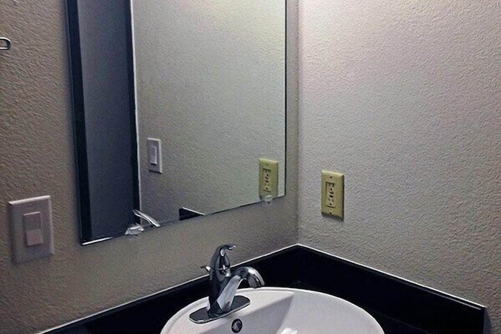 Bathroom sink