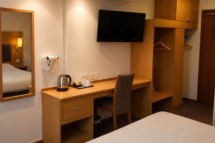 Room 18 of 18