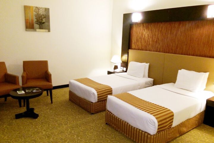 Room 16 of 77