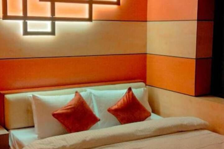 Room 5 of 14