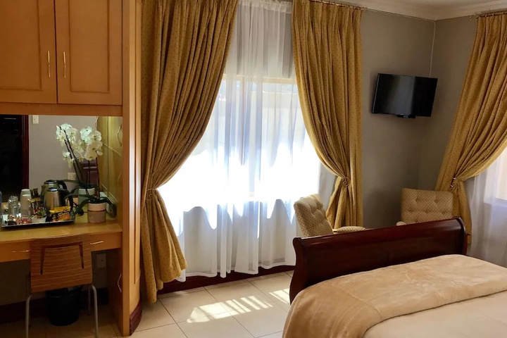 Room 5 of 27