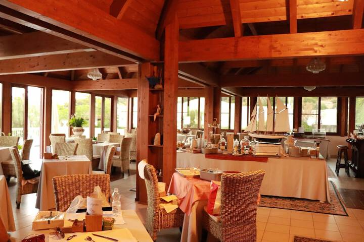 Dining 44 of 65