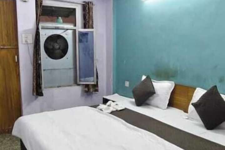 Room 5 of 18