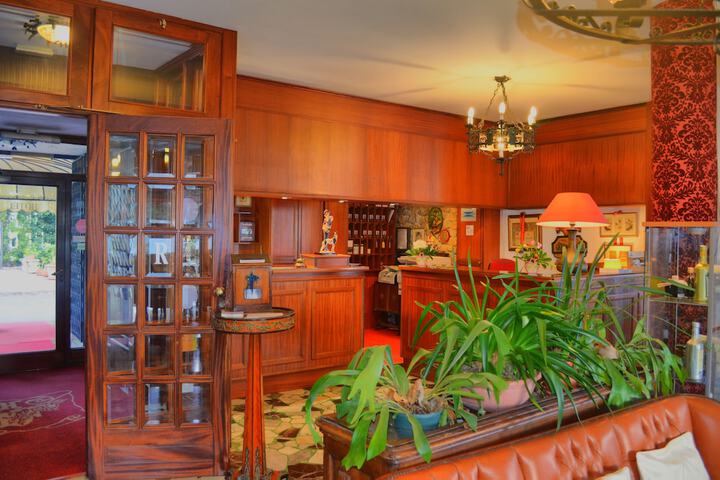 Entrance & Lobby