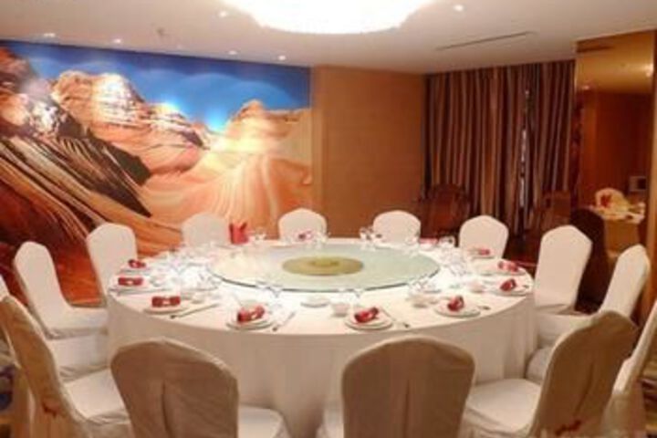Dining 139 of 180