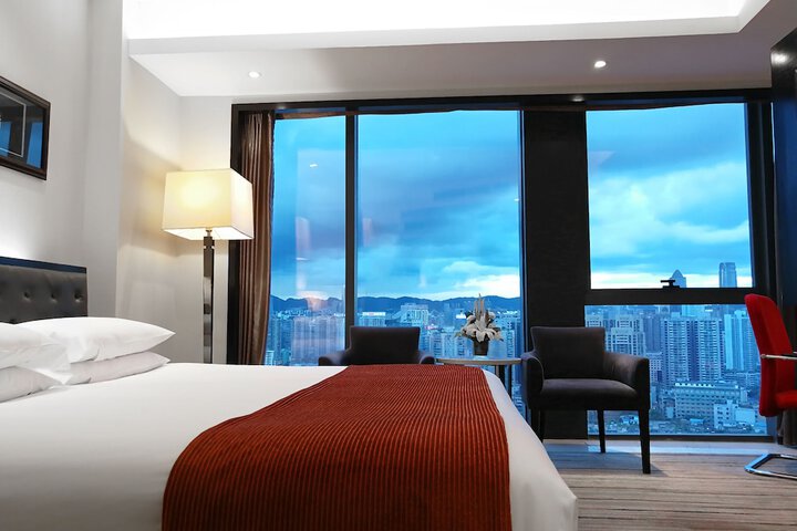 Room 3 of 92