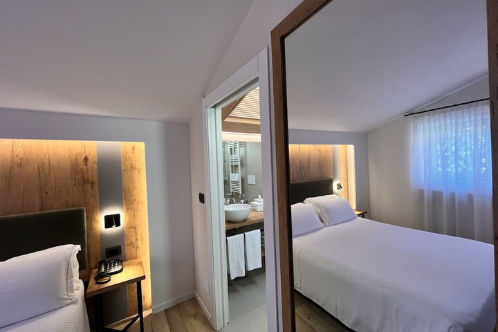 Room 5 of 64