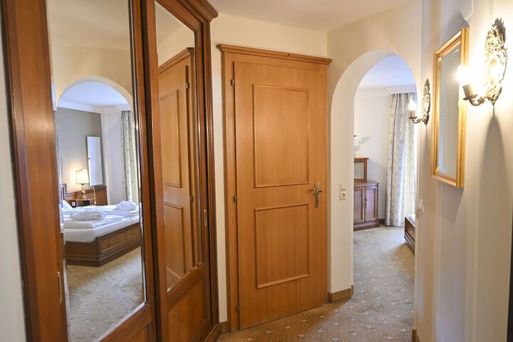Room 9 of 31