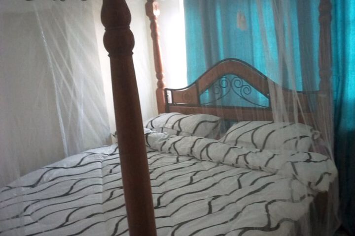 Room 10 of 13