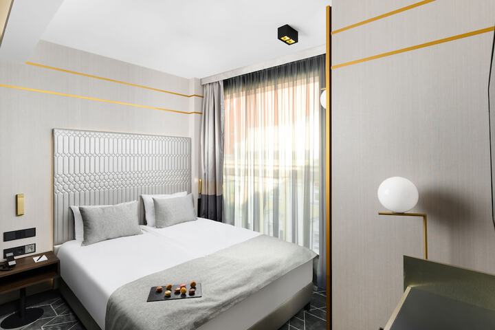 Room 17 of 46