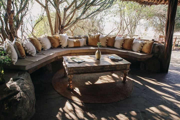 Lounge 9 of 13