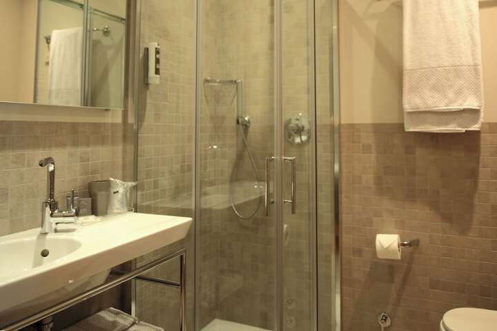 Room 80 of 176